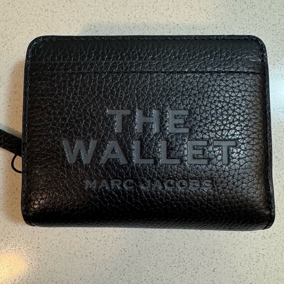 Marc Jacobs THE WALLET-Black Leather Textured Wallet, 100% Authentic, NWT - Picture 13 of 13